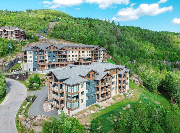 115 Ch. des Sous-Bois 305, Mont-Tremblant, QC J8E 3M1