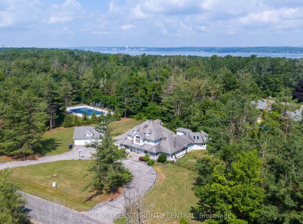 1946 Wilkinson Street, Innisfil, ON L9S 1X3