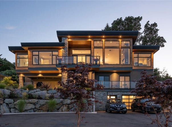 928 Claremont Ave, Saanich, BC V8Y 1K3