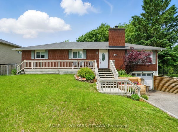 1427 Rosebella Avenue, Blossom Park - Airport and Area, ON K1T 1E5