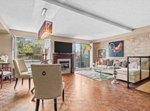 1000 Cedarglen Gate 402, Mississauga, ON L5C 3Z5