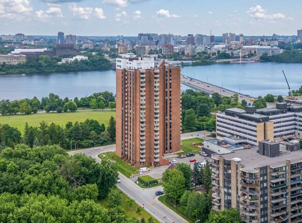 285 Rue Laurier 302, Gatineau (Hull), QC J8X 3W9
