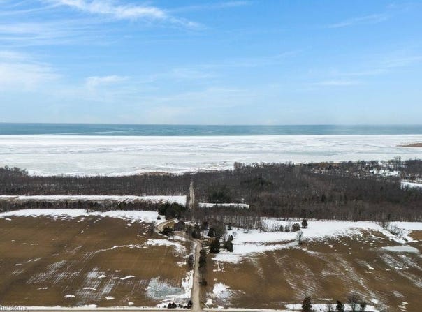9024 Wood Drive, Lambton Shores, ON N0N 1J0