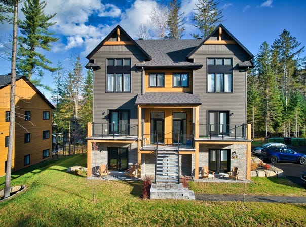 565 Rue Charlie-Forbell, Mont-Tremblant, QC J8E 1G3