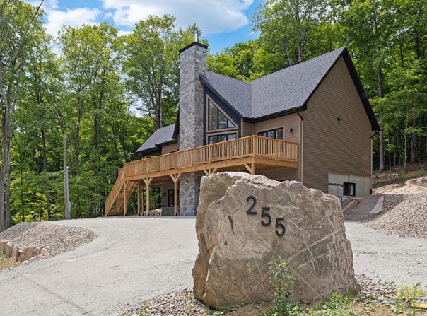 255 Allée des Algonquins, Mont-Tremblant, QC J8E 0L7