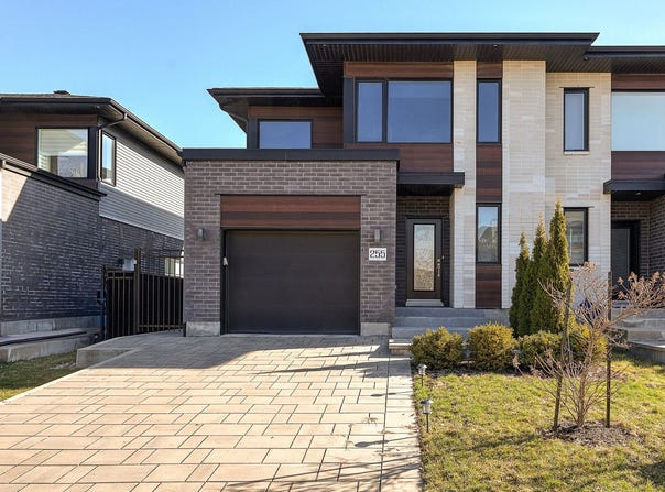 255 Rue du Damier-Argenté, La Prairie, QC J5R 0P5