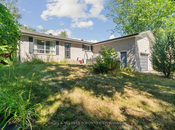 2082 St John's Road, Innisfil, ON L9S 1Y3