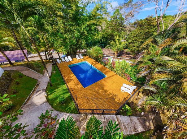 Turnkey 10-Bedroom Airbnb Investment with Pool & Commercial Potential in Ojochal, Ojochal, 60501