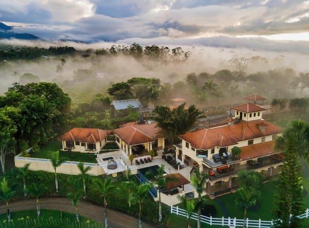 Versatile Luxury Estate with 19 Bedrooms: Ideal for a Boutique Hotel or Family Compound, San Isidro de El General, 11901