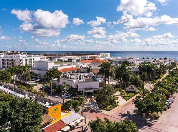 Avenida Constituyentes between 1st and 5th Avenue, Playa del Carmen, 77710