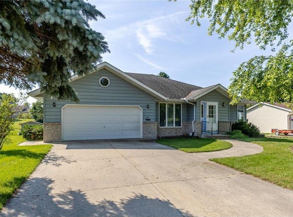 120 6th Street SW, Chatfield, MN 55923