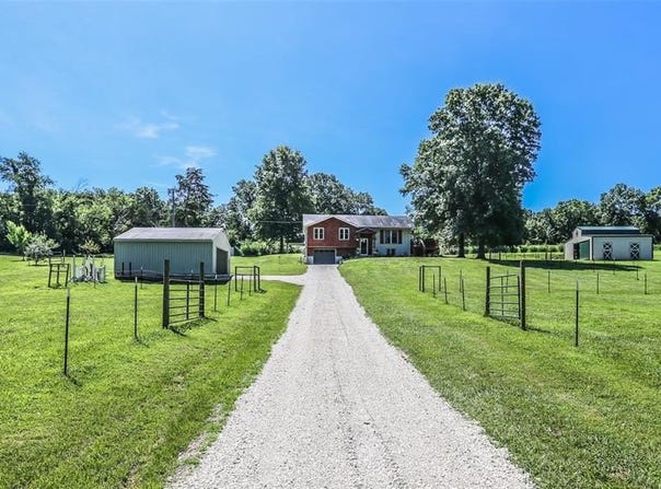 2434 West Springfield Drive, St Clair, MO 63077