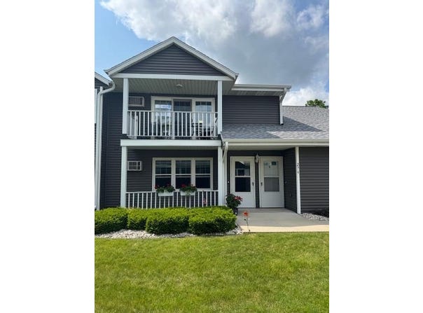 276 S Mountin Dr, Mayville, WI 53050