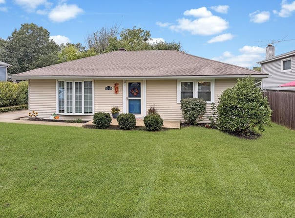 1048 Hermes Avenue, Lemont, IL 60439