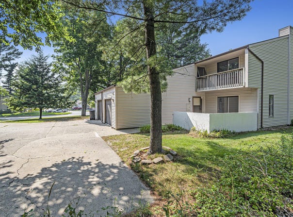 17424 PARKWOOD DRIVE, SPRING LAKE, MI 49456