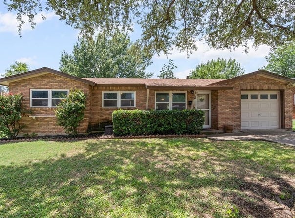 316 Thompson Drive, Saginaw, TX 76179