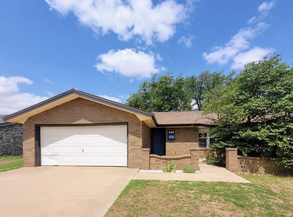 104 Holly Circle, Levelland, TX 79336