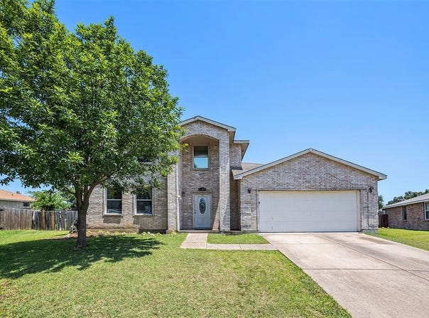 1400 Sunflower Court, Burleson, TX 76028