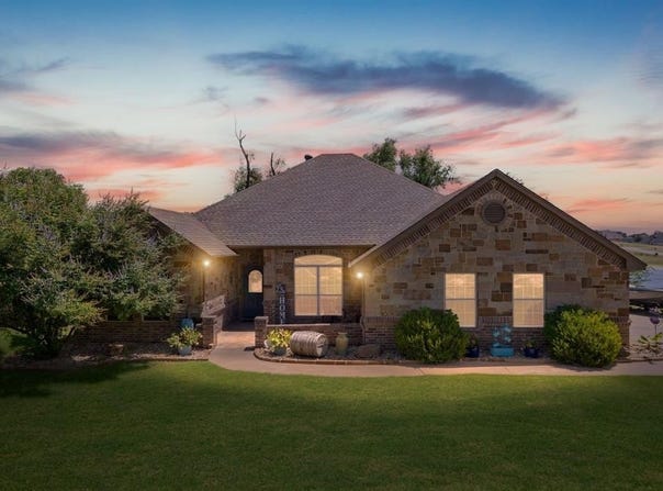 2305 Wills Way Drive, Granbury, TX 76049