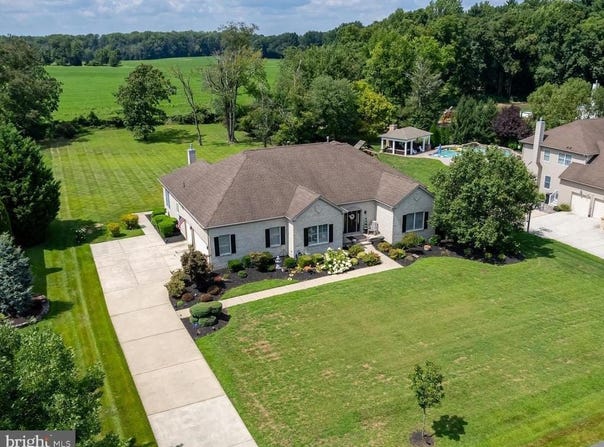 131 PREAKNESS DRIVE, MULLICA HILL, NJ 08062
