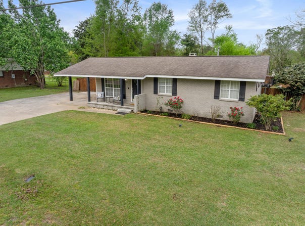 107 Forrest Dr, Petal, MS 39465