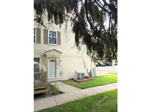 33688 Bayview Drive, Chesterfield, MI 48047