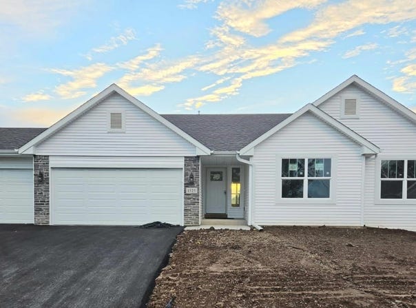 1525 HAWKS PASS, BELOIT, WI 53511