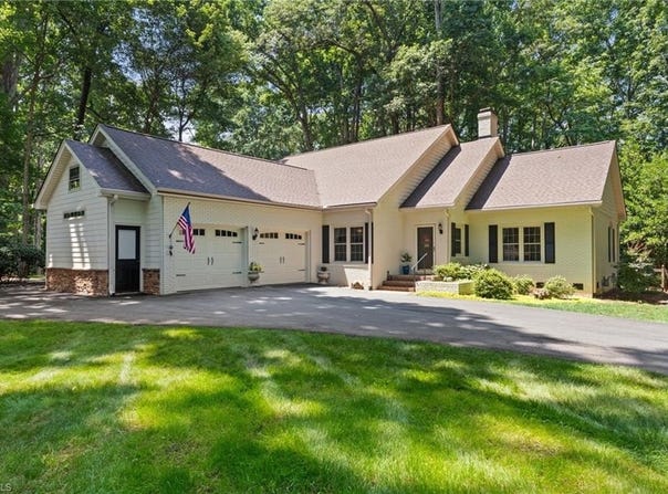 3805 Tangle Oak Drive, Clemmons, NC 27012