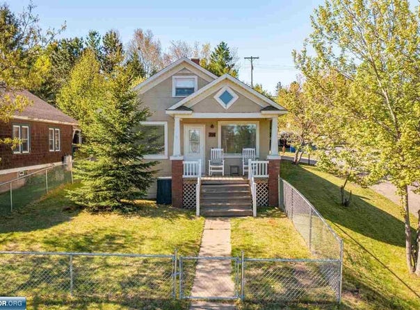 304 E James St, Ely, MN 55731