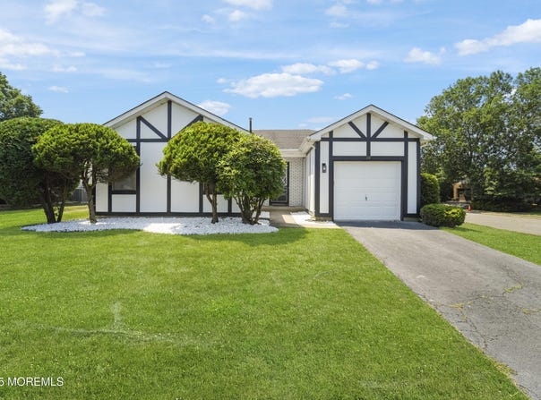 29 Coventry Terrace, Marlboro, NJ 07746