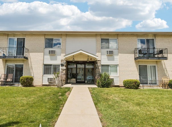 8924 Kenneth Drive, Des Plaines, IL 60016