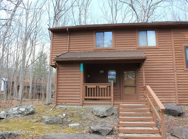 211 Falls Circle, Bushkill, PA 18324
