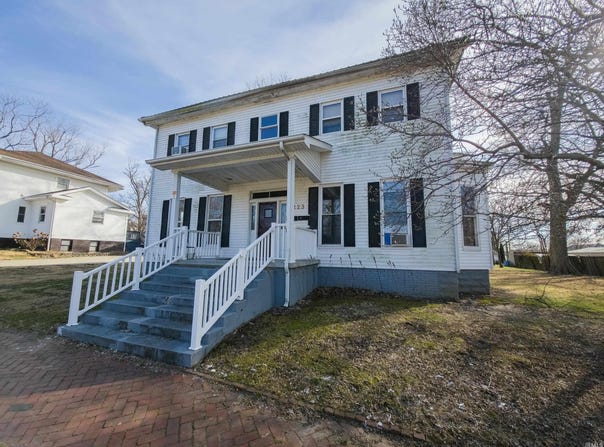 223 E 3rd Street, Mount Carmel, IL 62863
