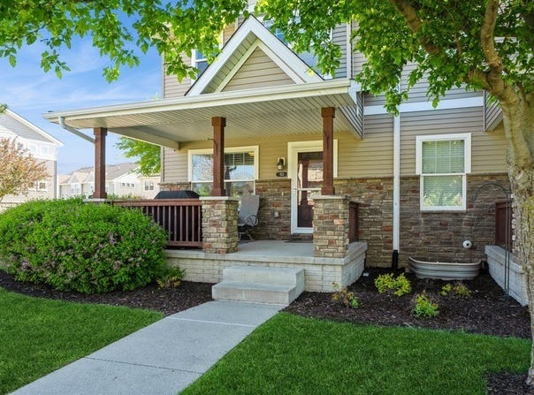153 64th Street, West Des Moines, IA 50266