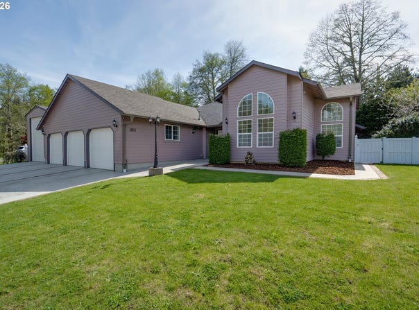 1105 PEACOCK St, Hammond, OR 97121