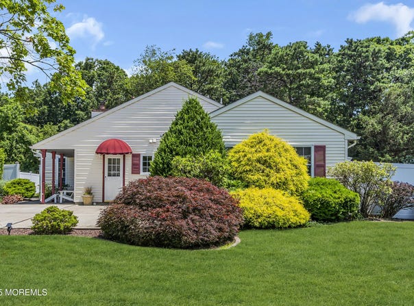 65 Colonial Drive, Tinton Falls, NJ 07753