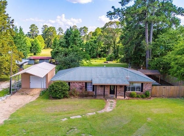 1533 County Road 348, Broaddus, TX 75929
