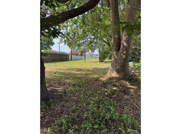 402 Rorem, Palacios, TX 77465