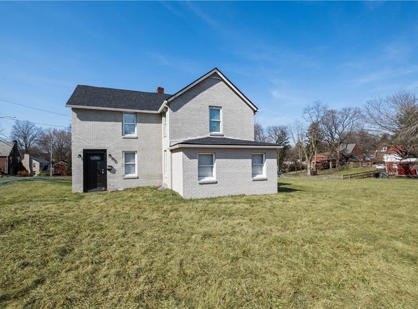 100 Spring Grove Rd, Penn Hills, PA 15235