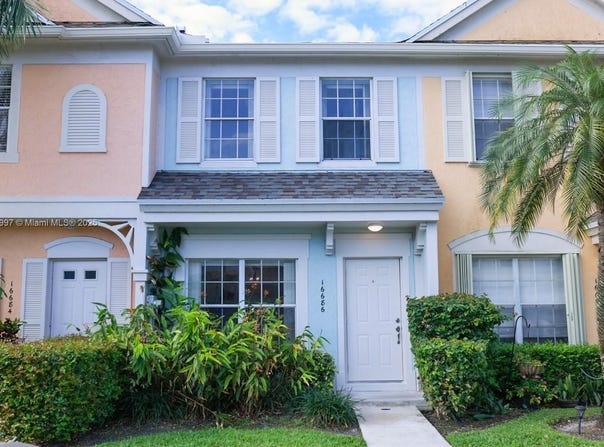16686 Hemingway Dr, Weston, FL 33326