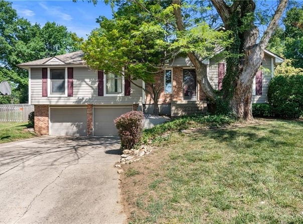2117 Parker Court, Blue Springs, MO 64015