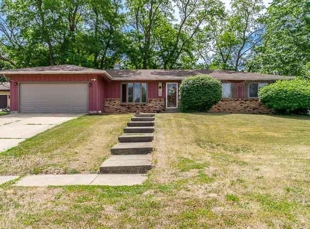 1749 Oak Leaf Drive, South Beloit, IL 61080
