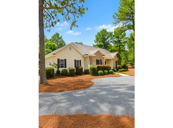 124 Lancashire Lane, West End, NC 27376