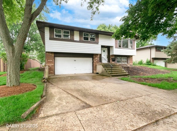 735 Cedar Lane, Bartlett, IL 60103