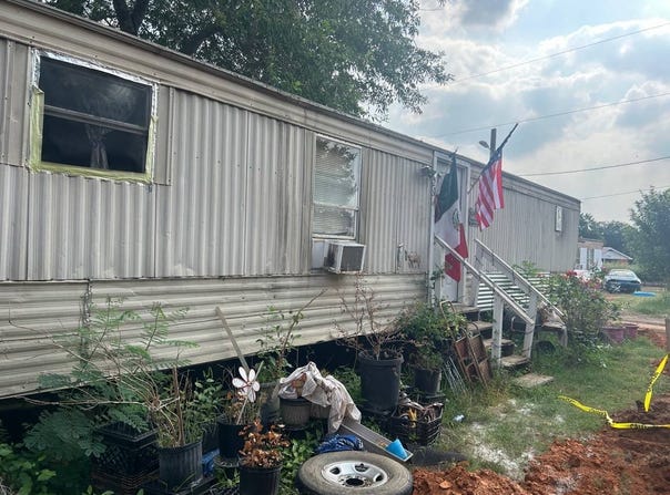 1507  N Oak St, Pearsall, TX 78061