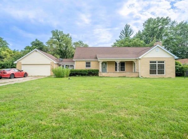 916 WOODLAND KNOLLS Road, Germantown Hills, IL 61548