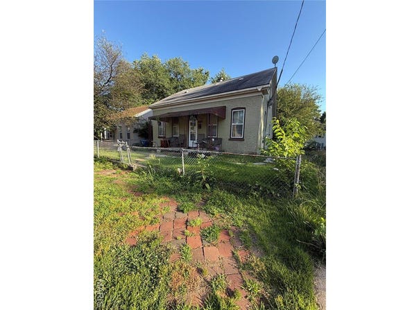1215 E 6th Street, IL 62002