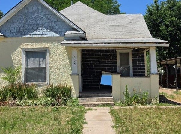 306 S 8th St, Lamar, CO 81052