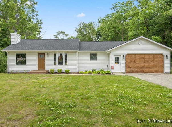 4372 Hunsberger Avenue NE, Grand Rapids, MI 49525