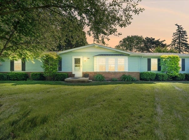 2460 Clairmont Drive, Owosso, MI 48867